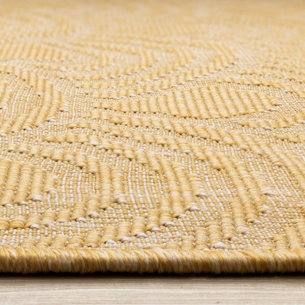 Summer Breeze 6'7" x 9'6" Outdoor Reversible Rug Rainbow Arch Pattern - Yellow, White