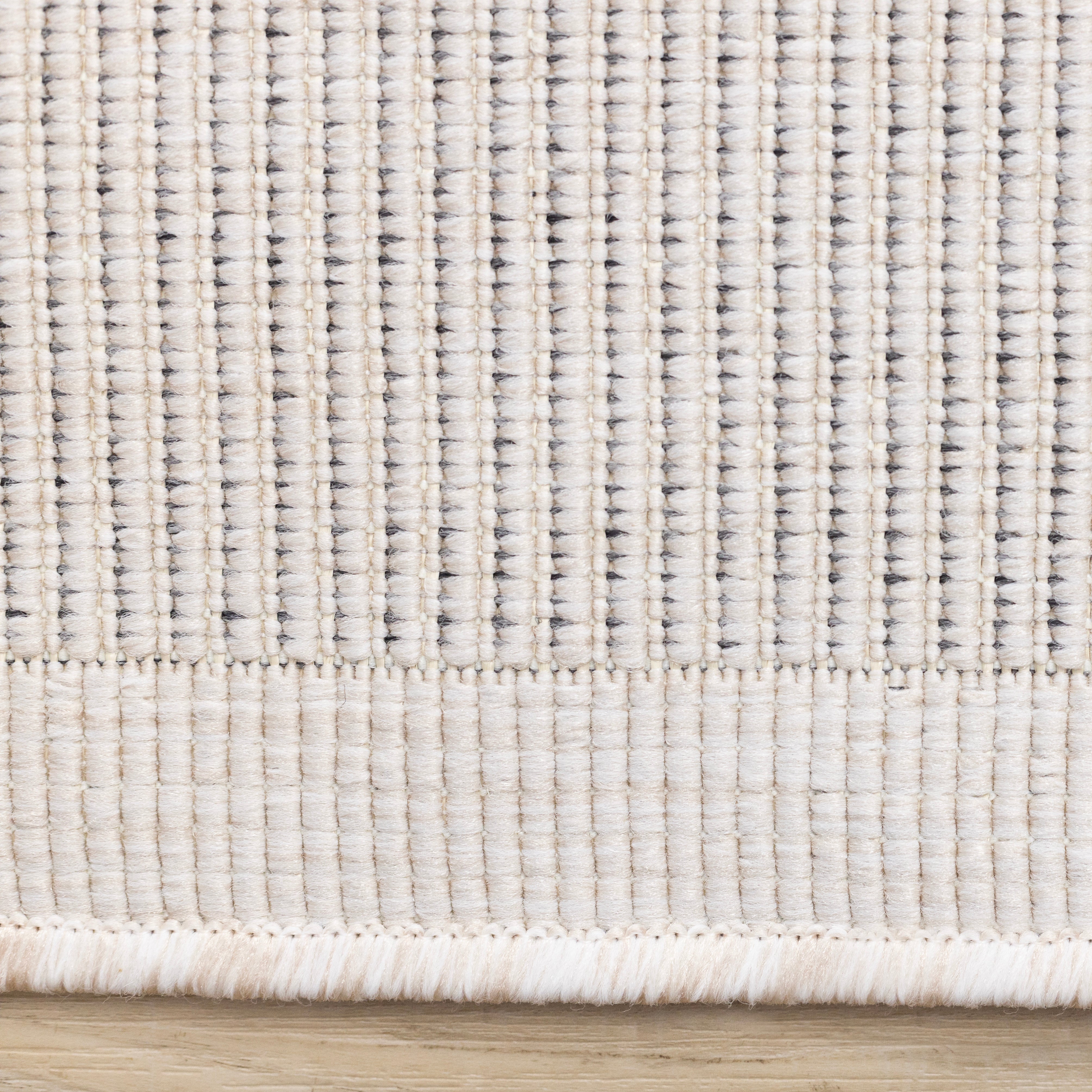 Summer Breeze 6'7" x 9'6" Outdoor Diamond Rug - White, Grey