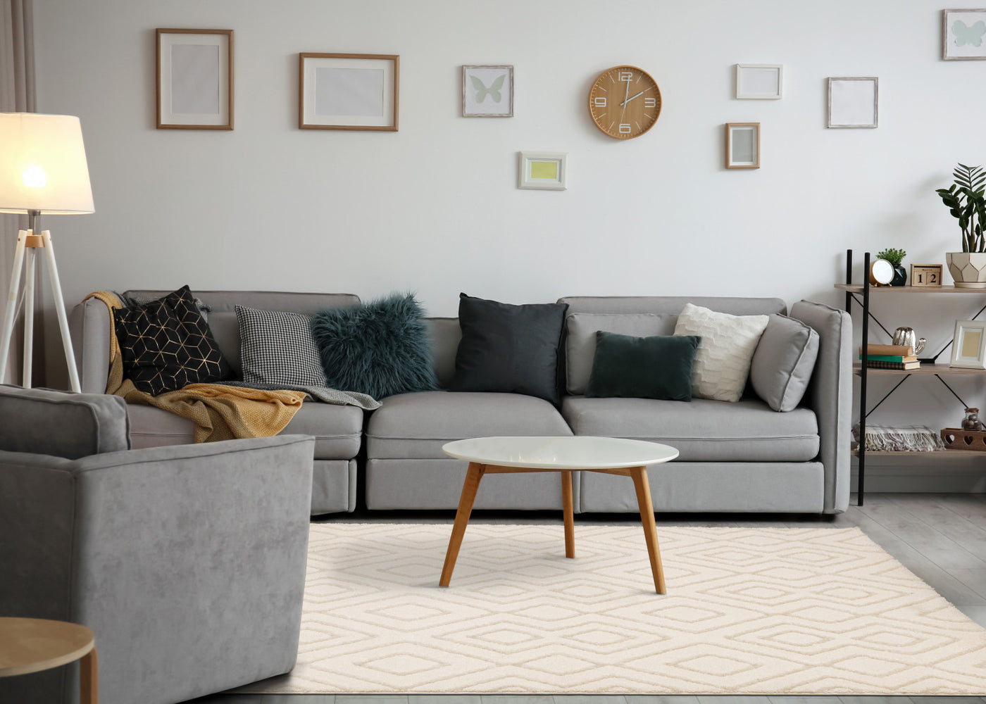 Sasha Soft Diamonds Area Rug - Cream - 7' X 10'