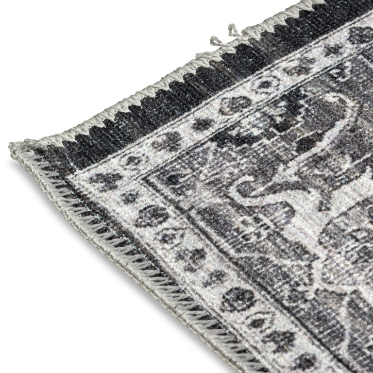 Aura Traditional Rug - 5' x 7' - Black /White