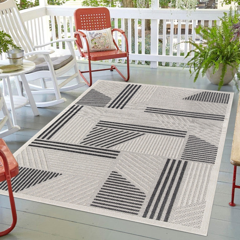 Assia Modern Outdoor Rug - 5' x 7' - Grey/Black