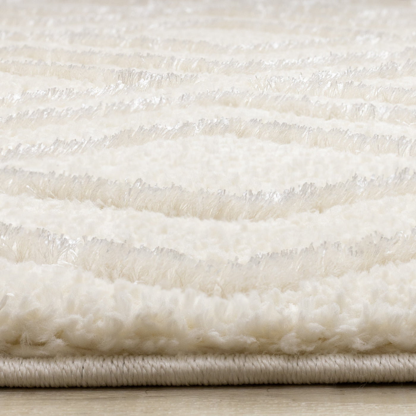 Sasha Soft Diamonds Area Rug - Cream - 7' X 10'