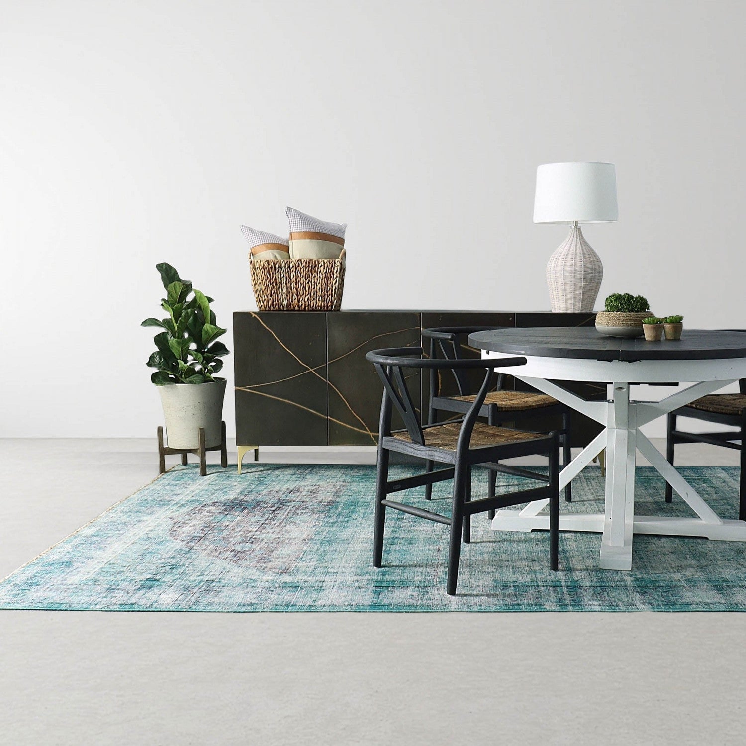 Ljos Table Lamp - White