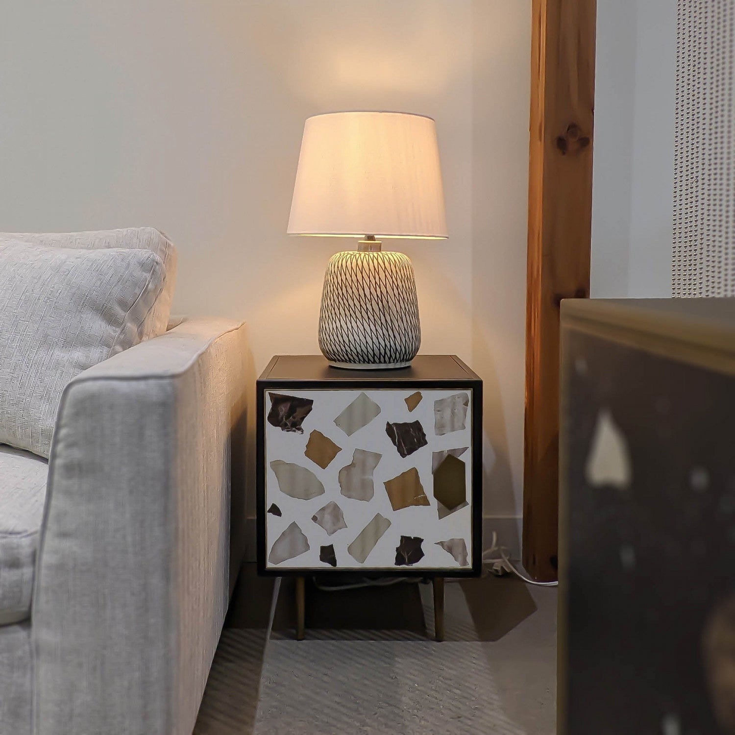 Silvane Swirl Lamp - Beige/Black