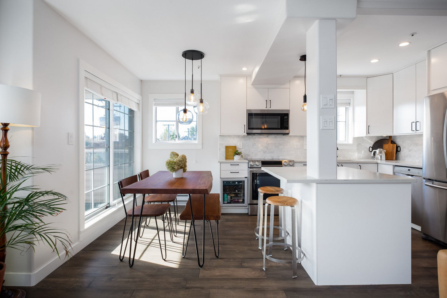 Eberlinn Live Edge Bench - Matte Brown