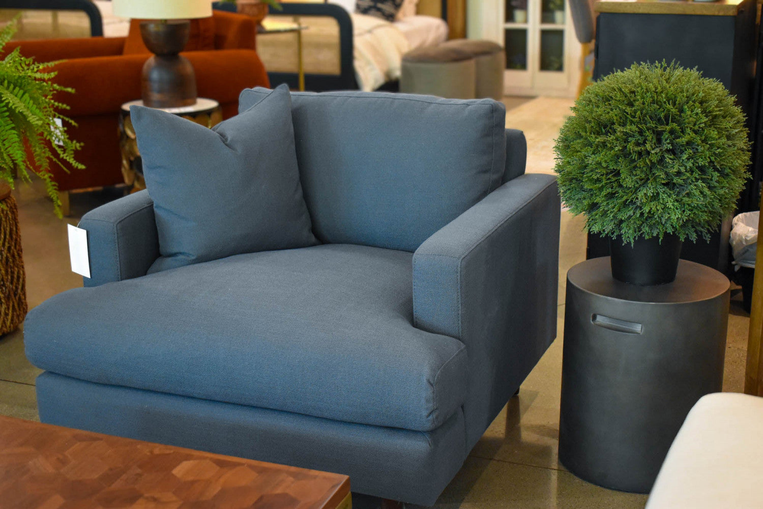 Gavrin Round Side Table With Handle - Dark Grey