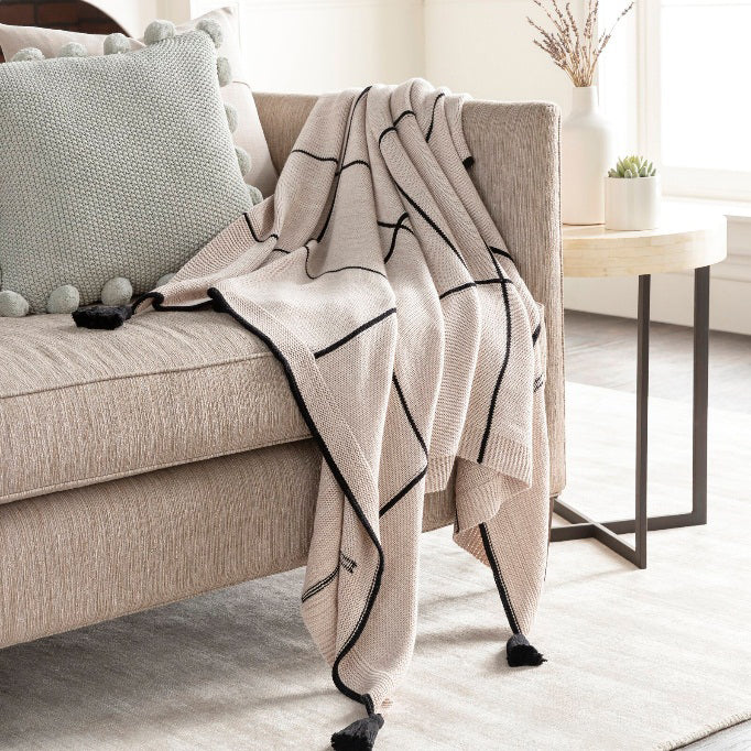 Ardahan 50" x 60" Throw - Black/Cream