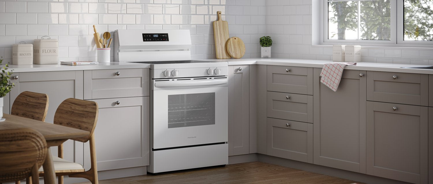 Frigidaire White 30" Electric Range with EvenTemp™ (5.3 Cu.Ft) - FCRE306CAW