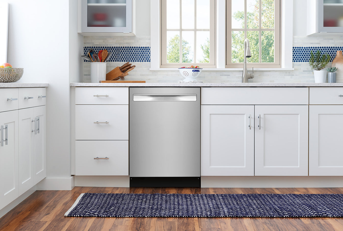 Frigidaire 24" Stainless Steel Dishwasher with BladeSpray® (49 dBA) - FDSP4501AS