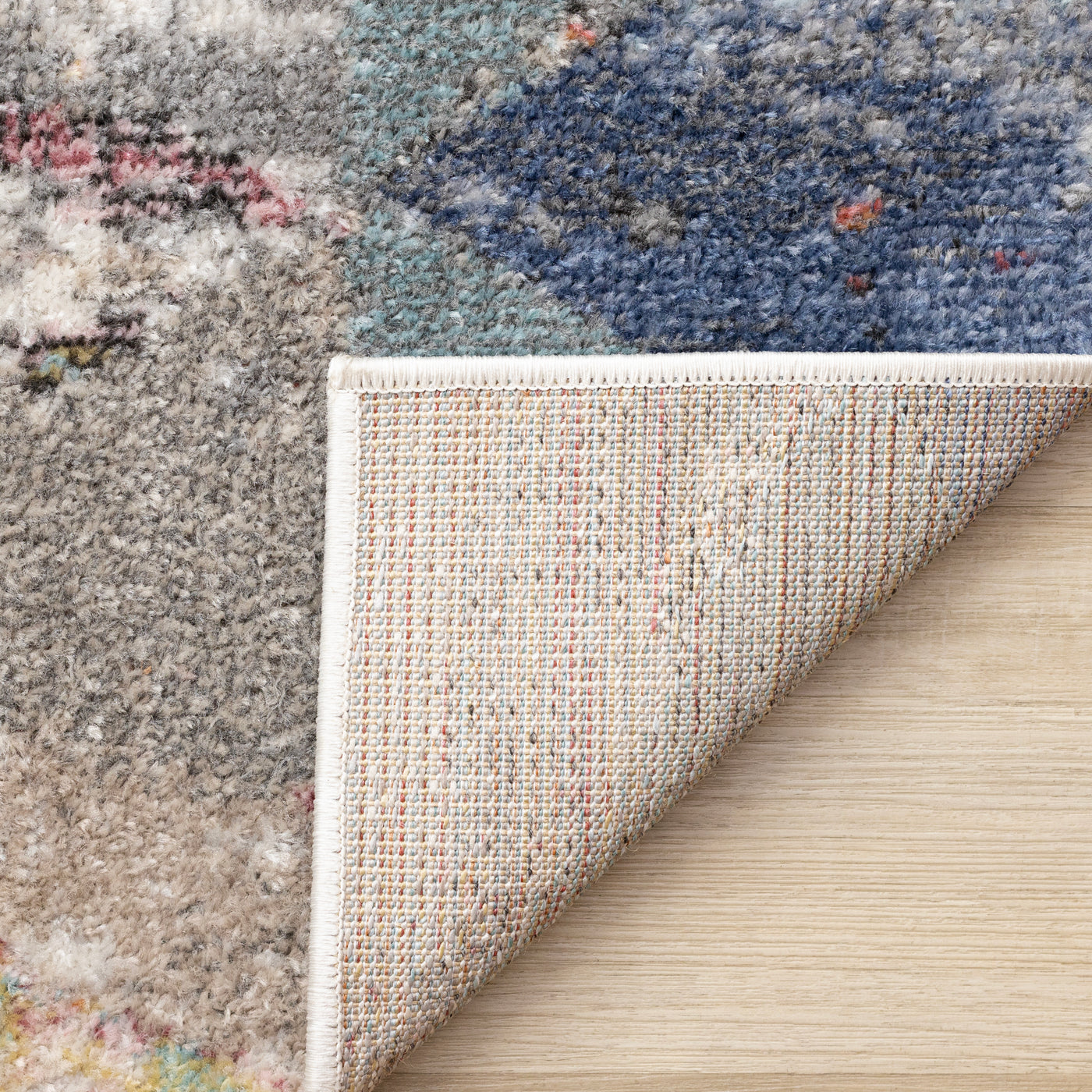 Fresco 5'3" x 7'7" Distressed Triangular Pattern Area Rug