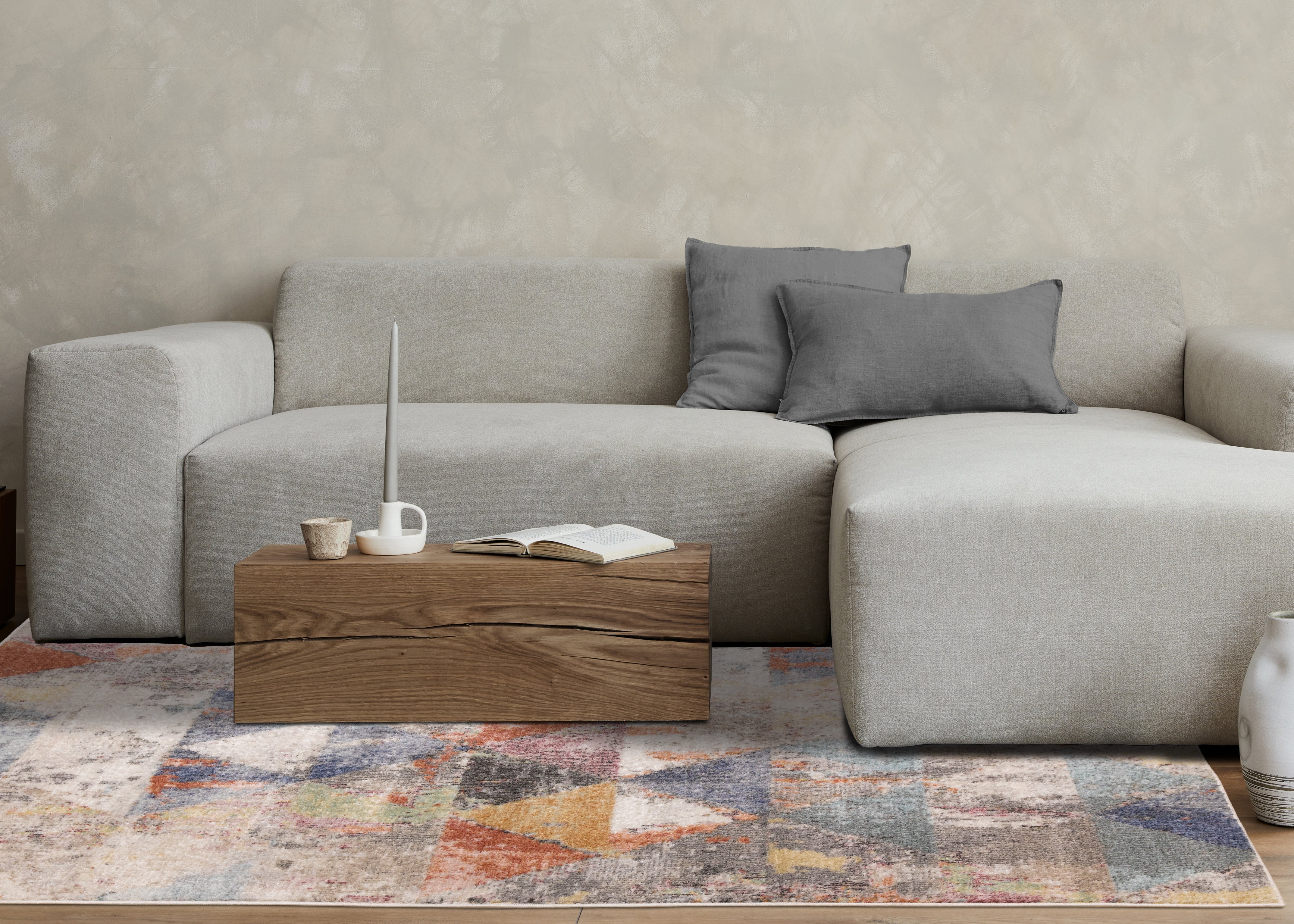 Fresco 5'3" x 7'7" Distressed Triangular Pattern Area Rug