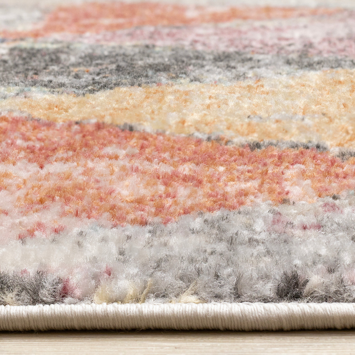 Fresco 5'3" x 7'7" Distressed Triangular Pattern Area Rug