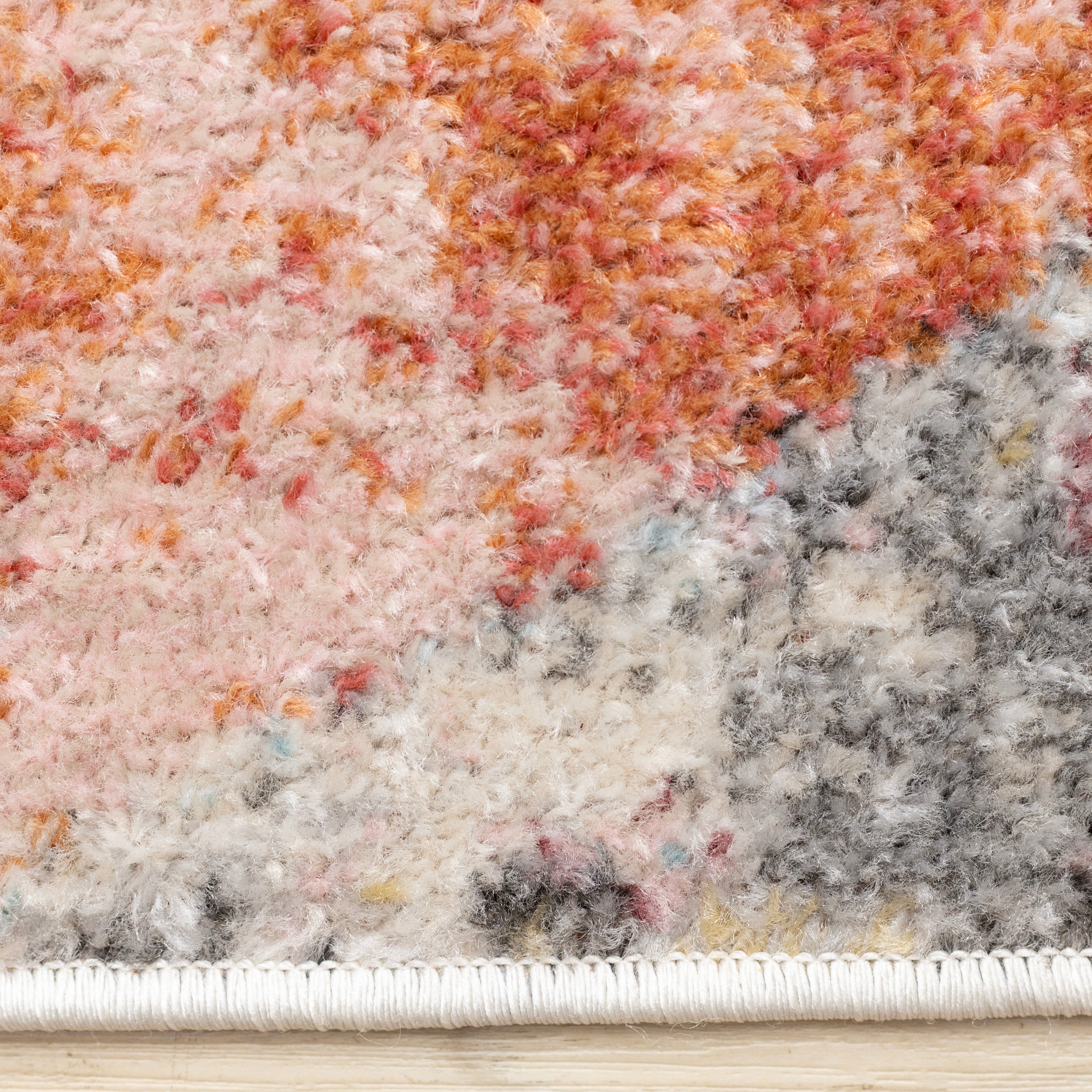 Fresco 5'3" x 7'7" Distressed Triangular Pattern Area Rug