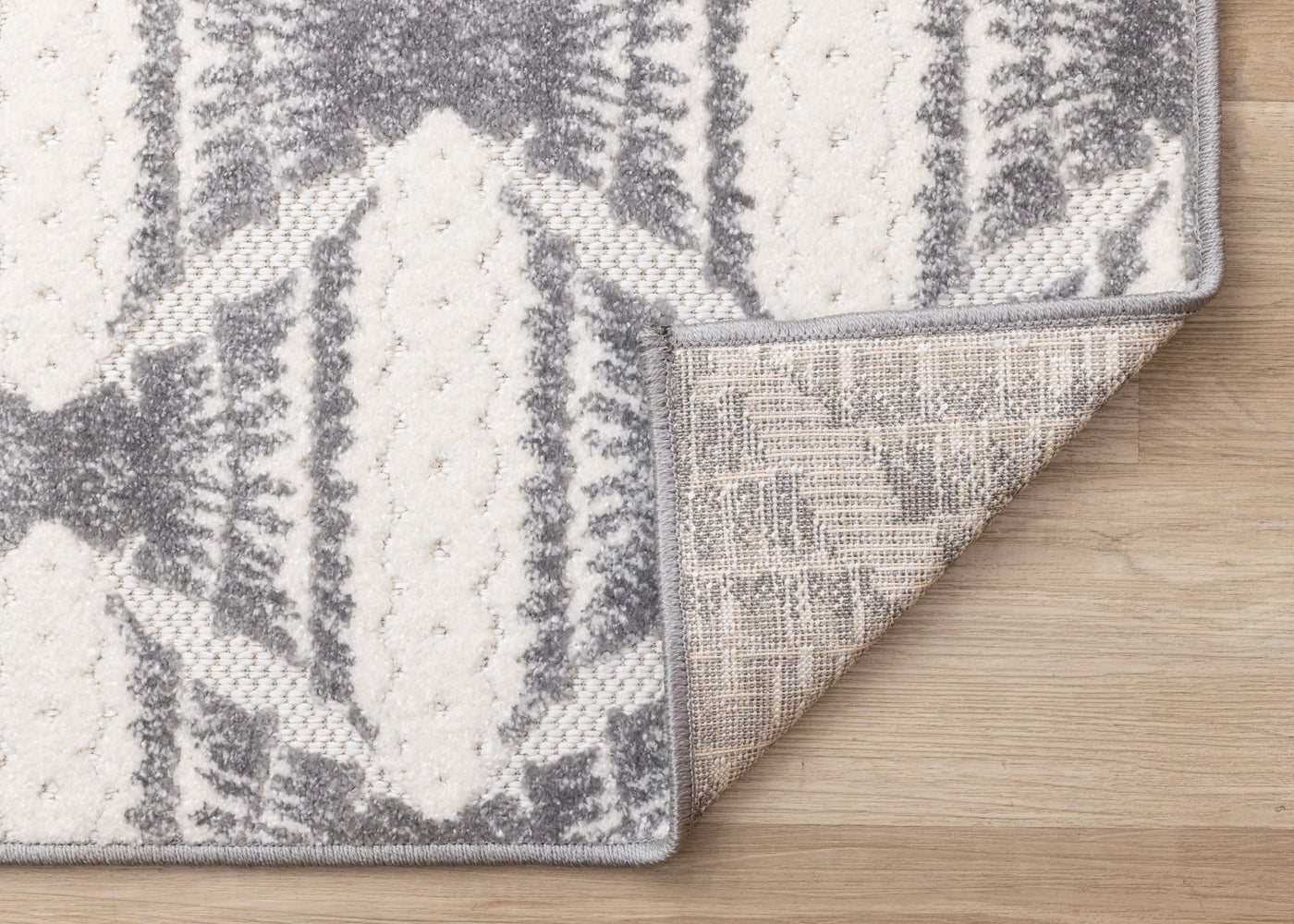 Grey Pathway 5'3" x 7'7" Ogee Patterned Area Rug - Grey, White