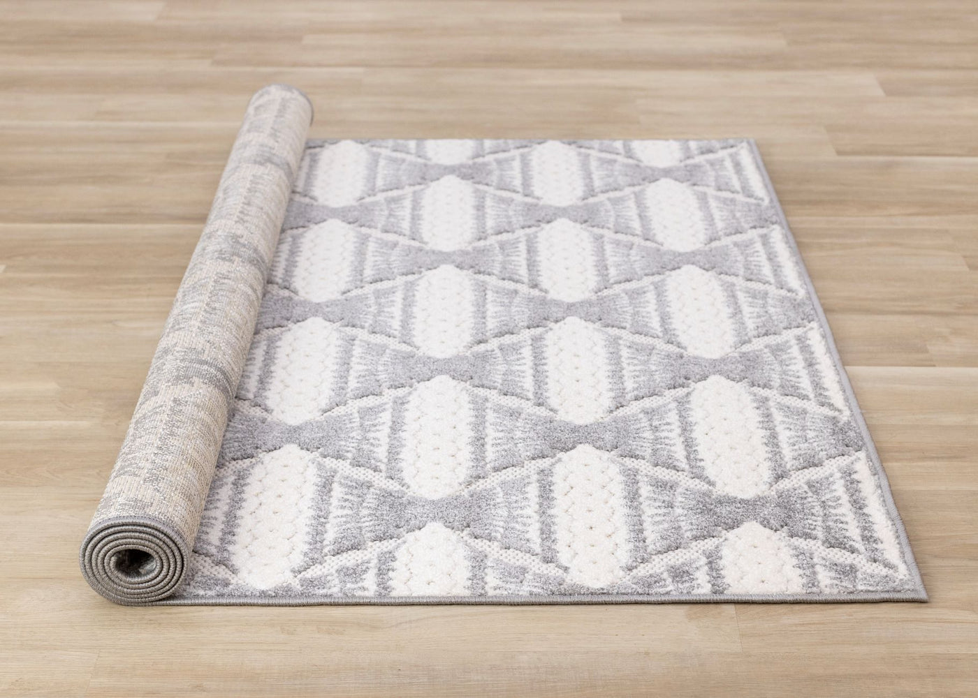 Grey Pathway 5'3" x 7'7" Ogee Patterned Area Rug - Grey, White