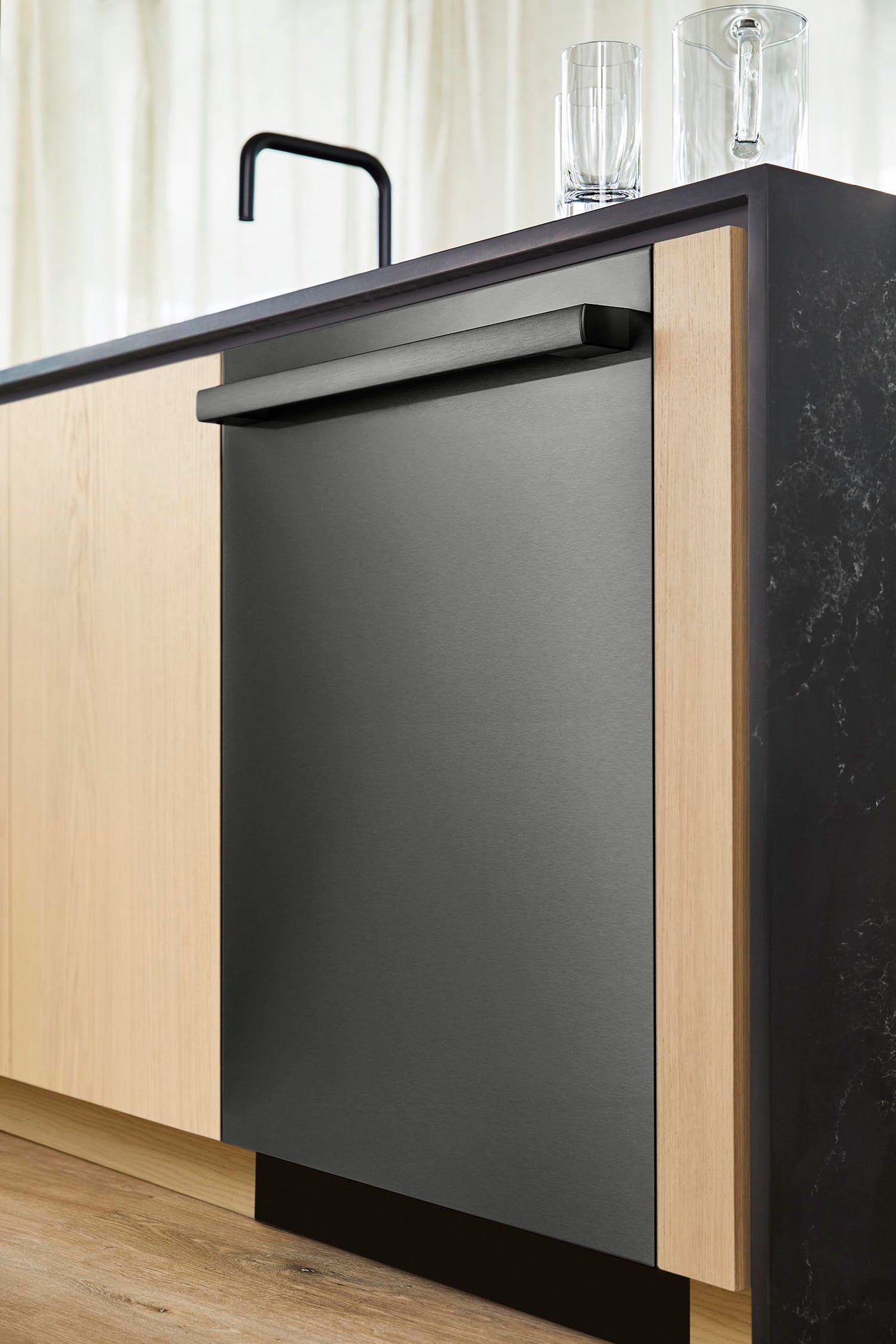 Bosch Black Stainless Steel Anti Fingerprint 24" Smart Dishwasher with Home Connect, Third Rack - SHX5AEM4N