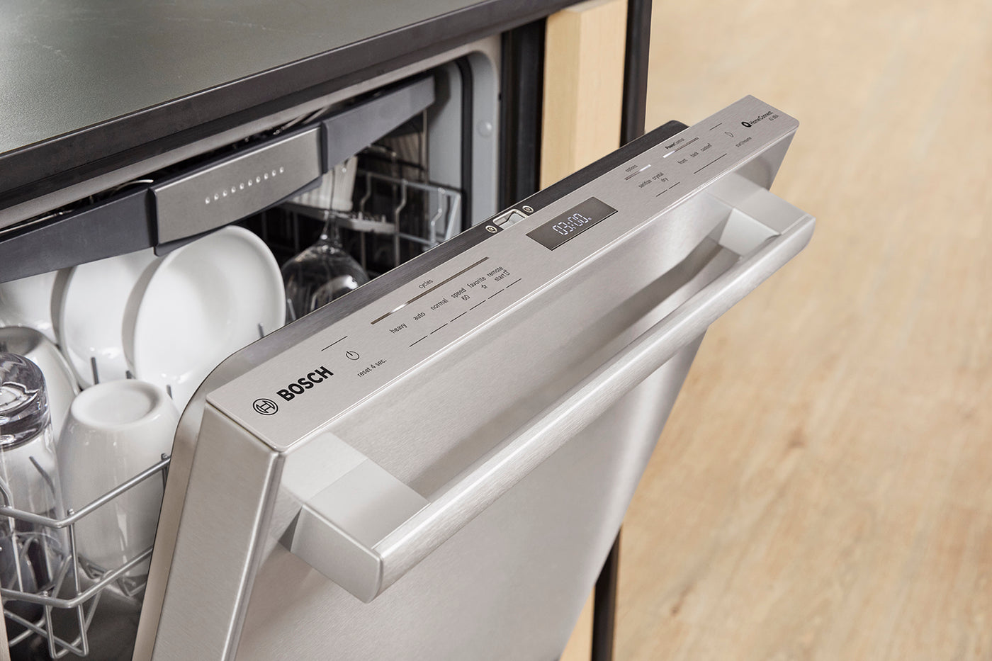Bosch Stainless Steel 24" Smart Dishwasher with Home Connect, Third Rack - SHX78CM5N