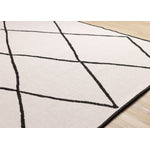 Bristol 5'3" x 7'7" White Black Trellis Reversible Area Rug - White
