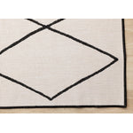 Bristol 5'3" x 7'7" White Black Trellis Reversible Area Rug - White
