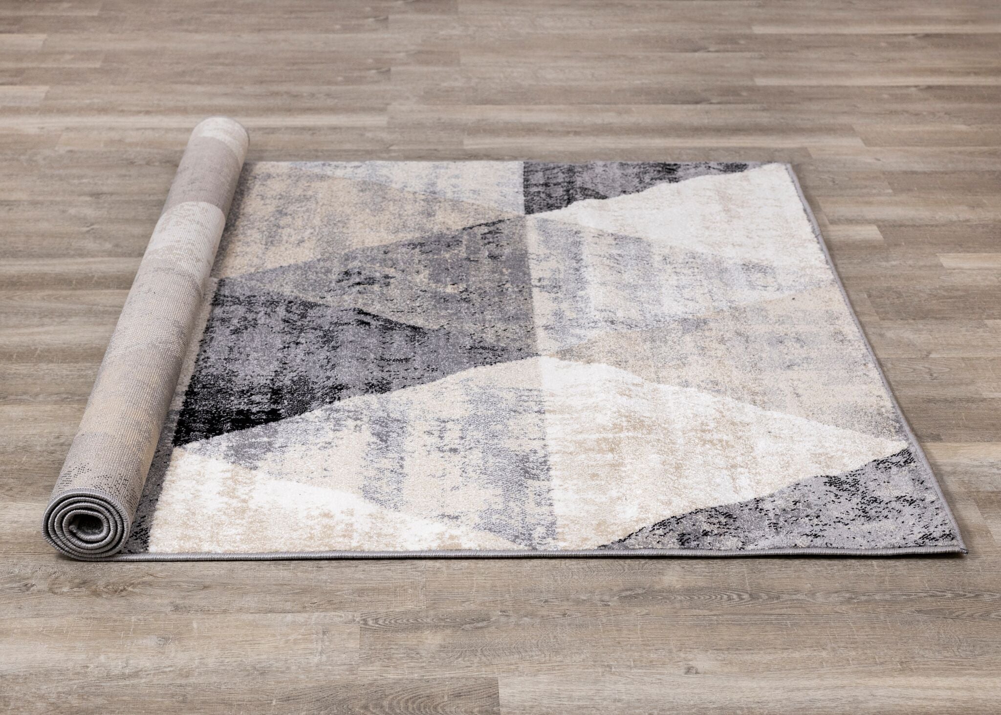 Stone Prism 5'3" x 7'7" Triangle Shapes Area Rug - Cream, Beige