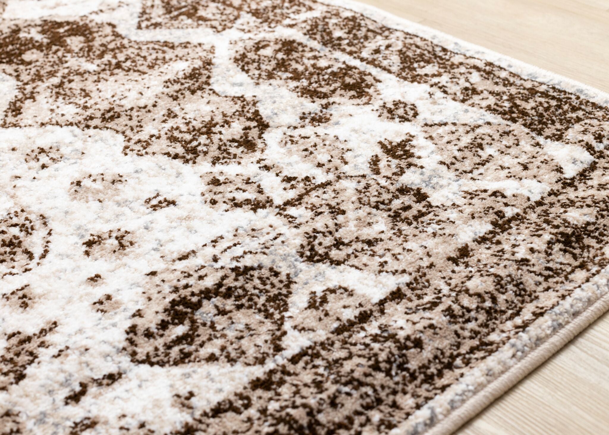 Antique Charm 5'3" x 7'7" Distressed Classic Area Rug - Brown, Grey, White