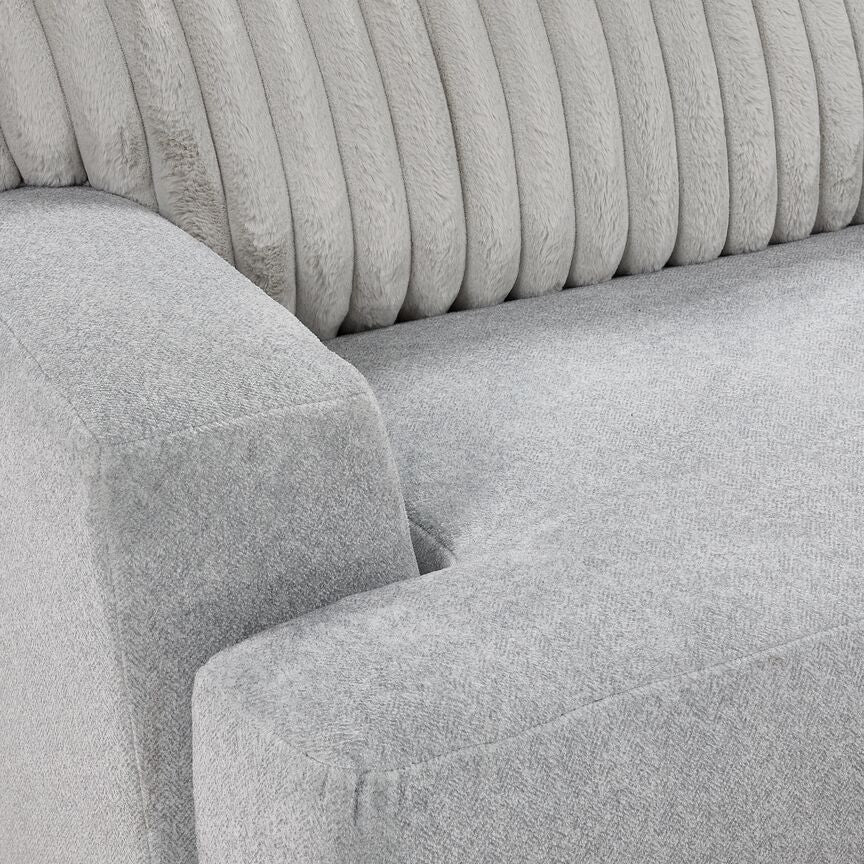 Haisley 3-Piece Sectional with Right-Facing Chaise - Grey