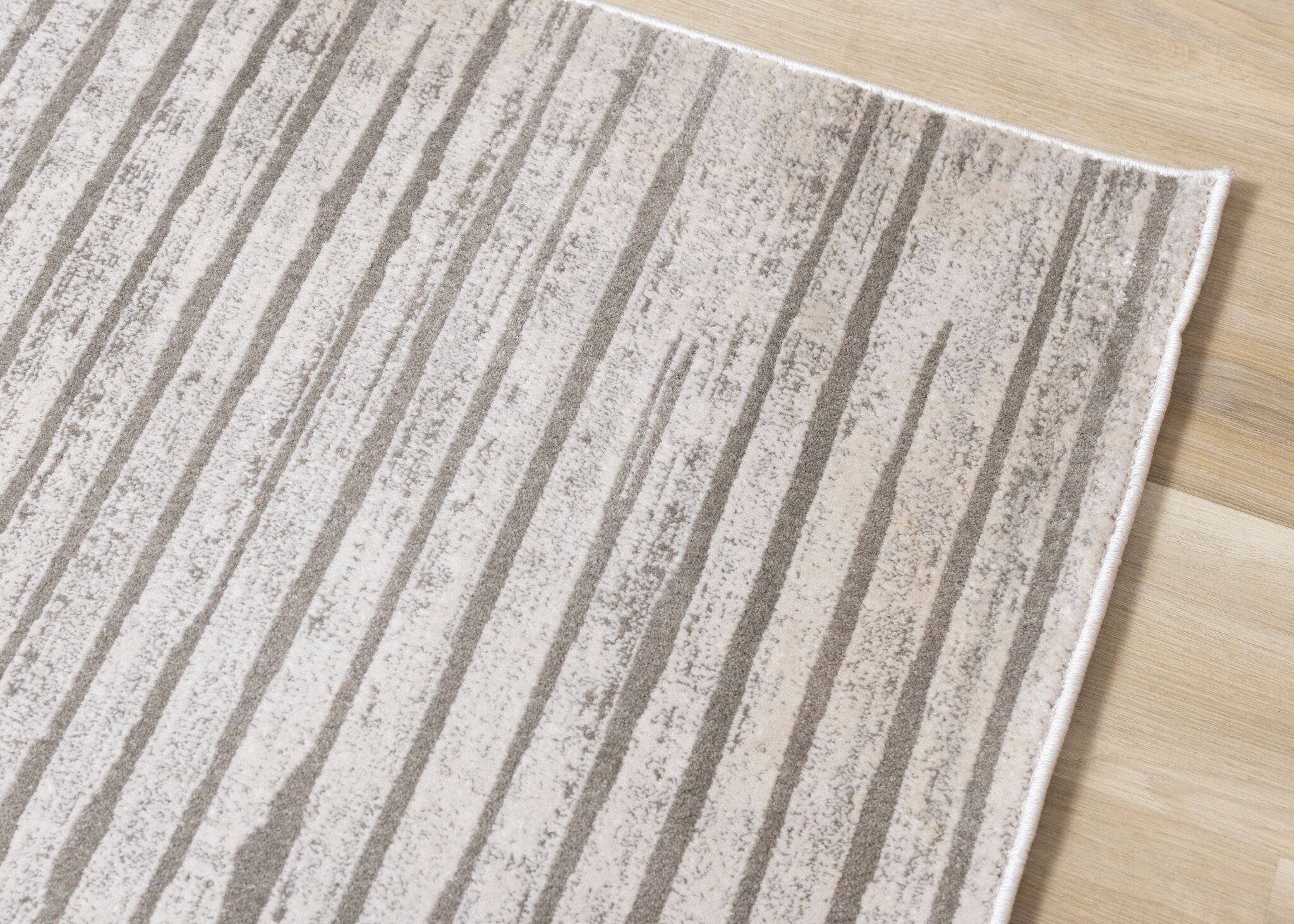 Hayden 5'3" x 7'7" Modern Lines Area Rug - Grey