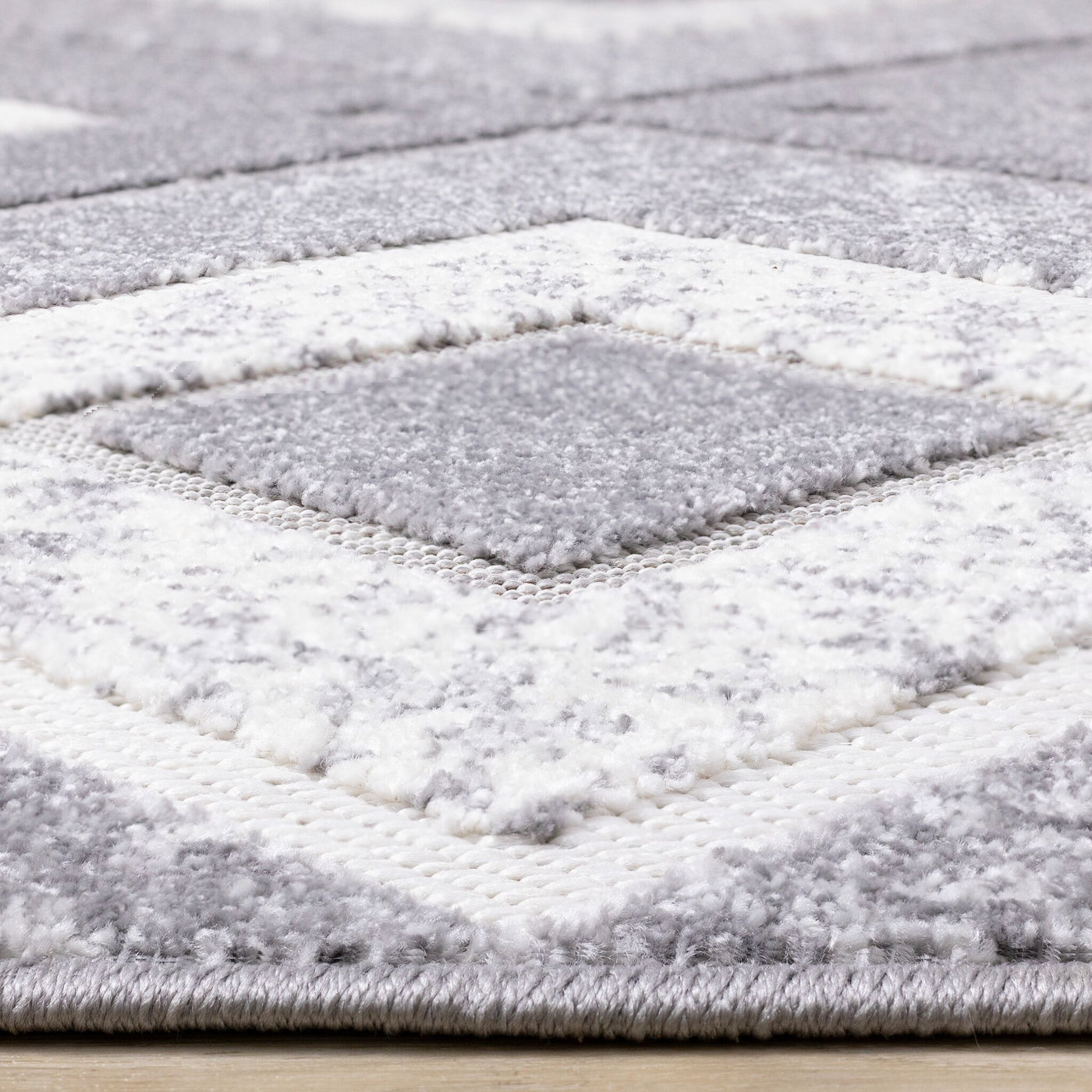 Diamond Mist 5'3" x 7'7" Diamond Pattern Area Rug - Grey, White