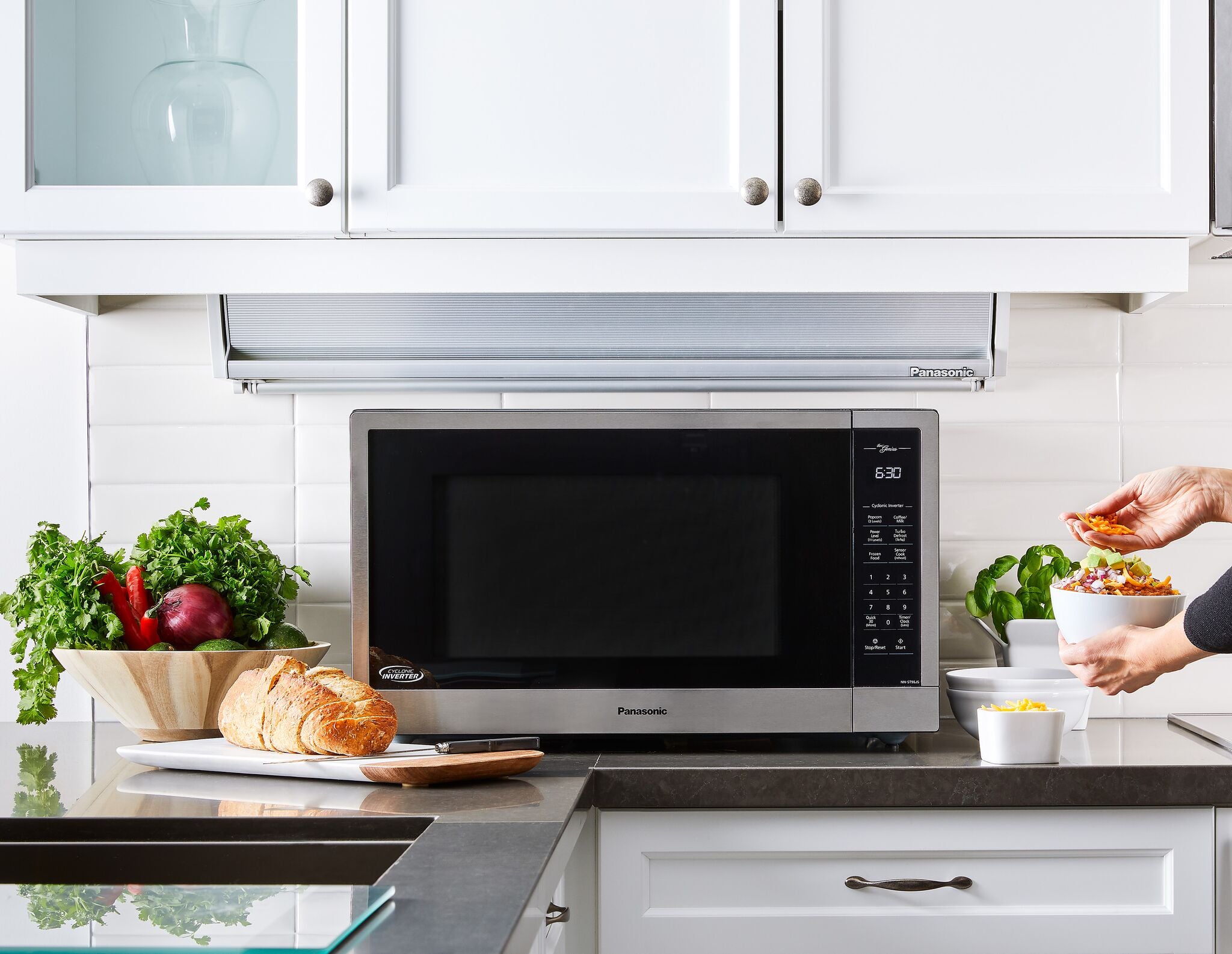 Panasonic CS-223CFR② Panasonic Black Stainless Steel Countertop Microwave with