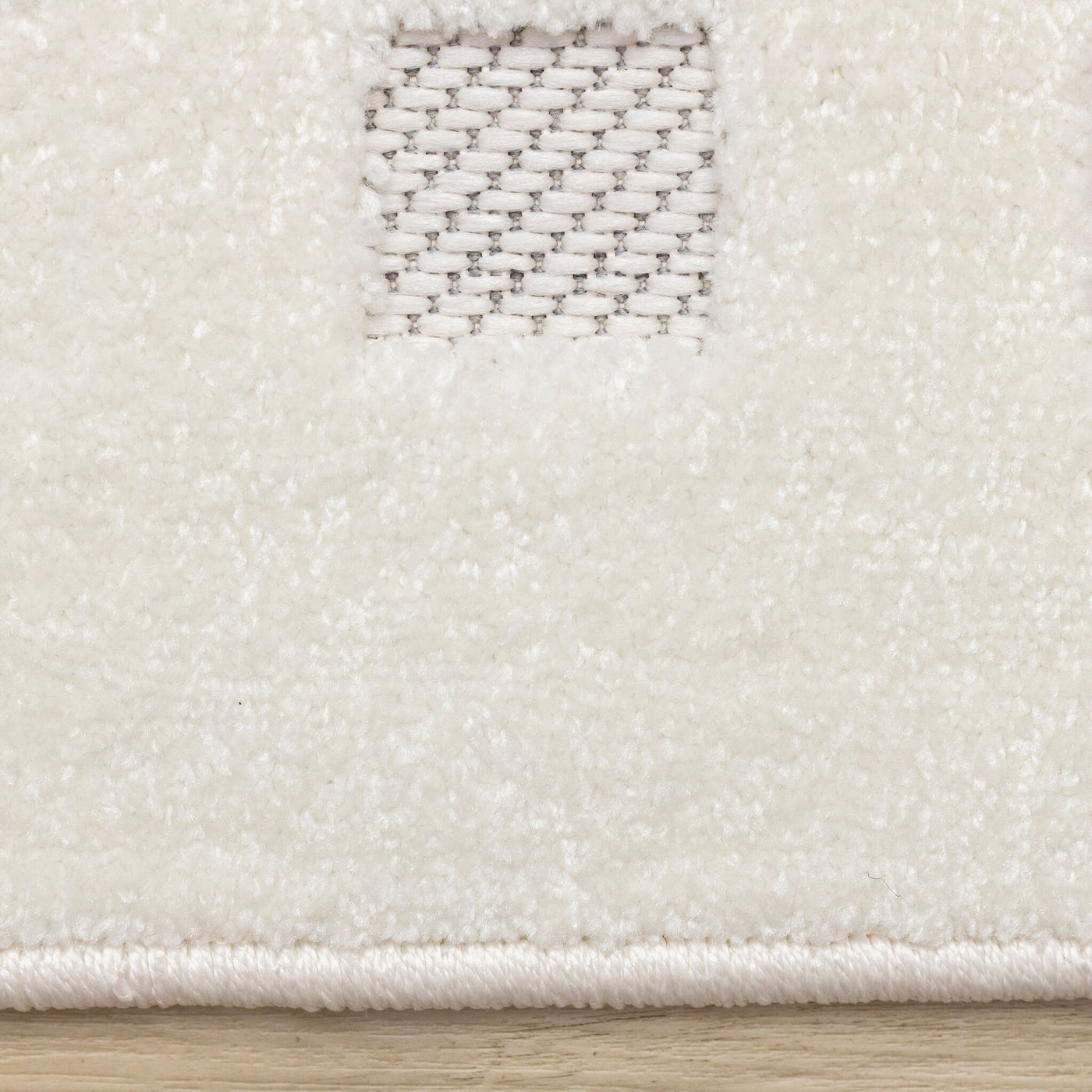 Pearl Grid 6'7" x 9'6" Grid Design Area Rug - White