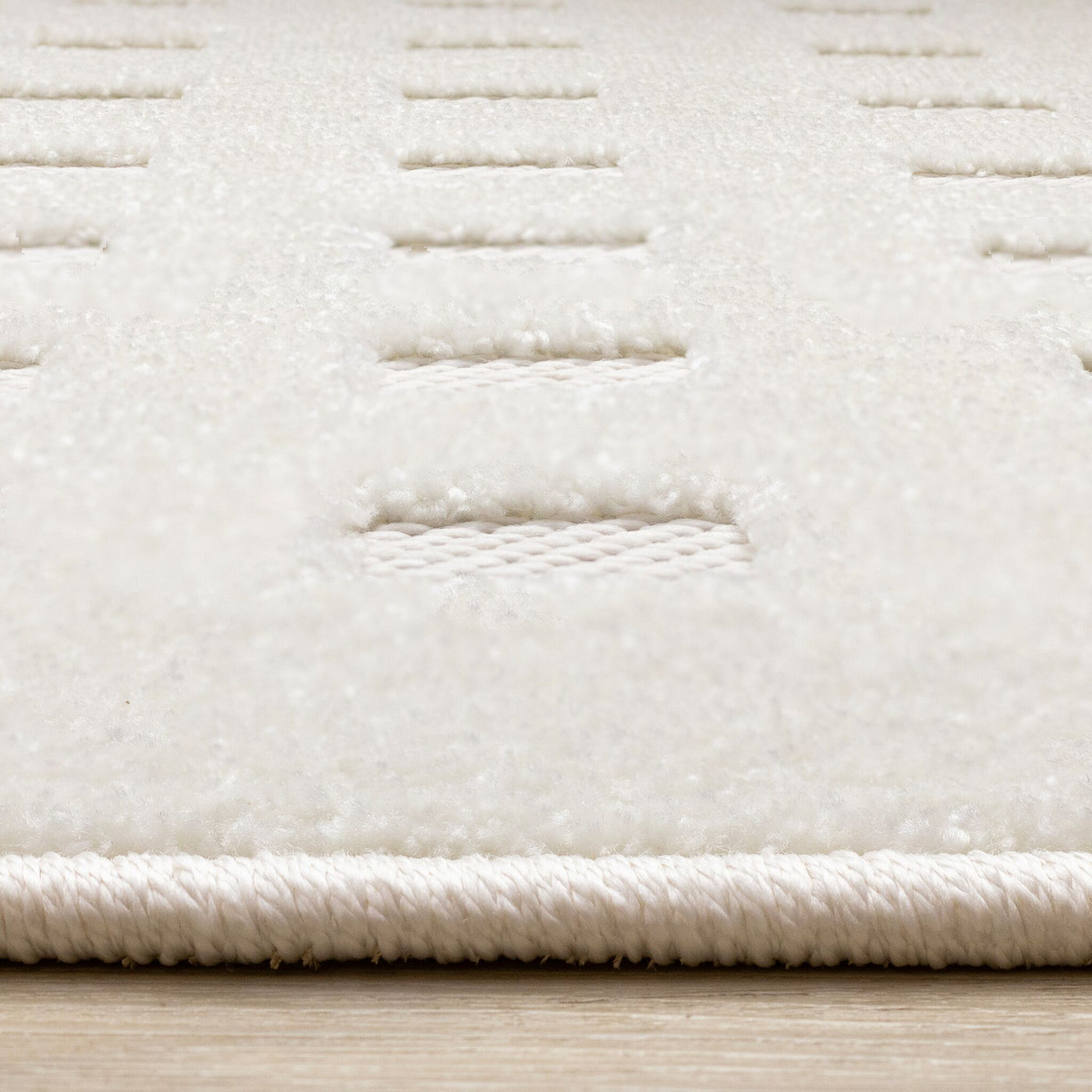 Pearl Grid 6'7" x 9'6" Grid Design Area Rug - White