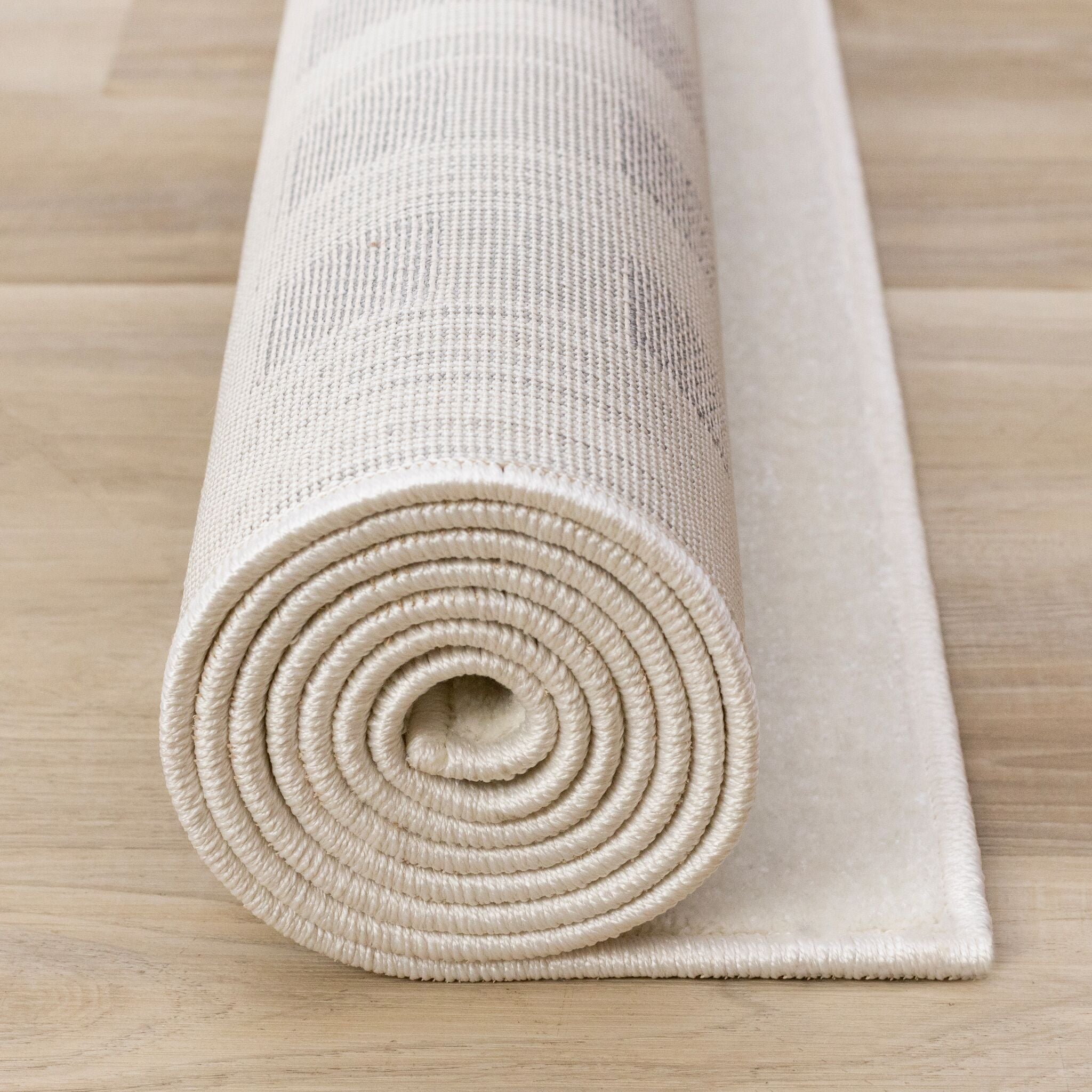 Pearl Grid 5'3" x 7'7" Grid Design Area Rug - White