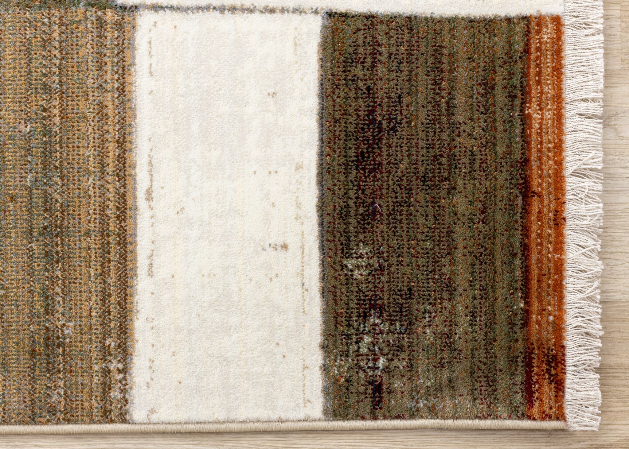 Serene 5'3" x 7'10" Patchwork Quilt Design Area Rug