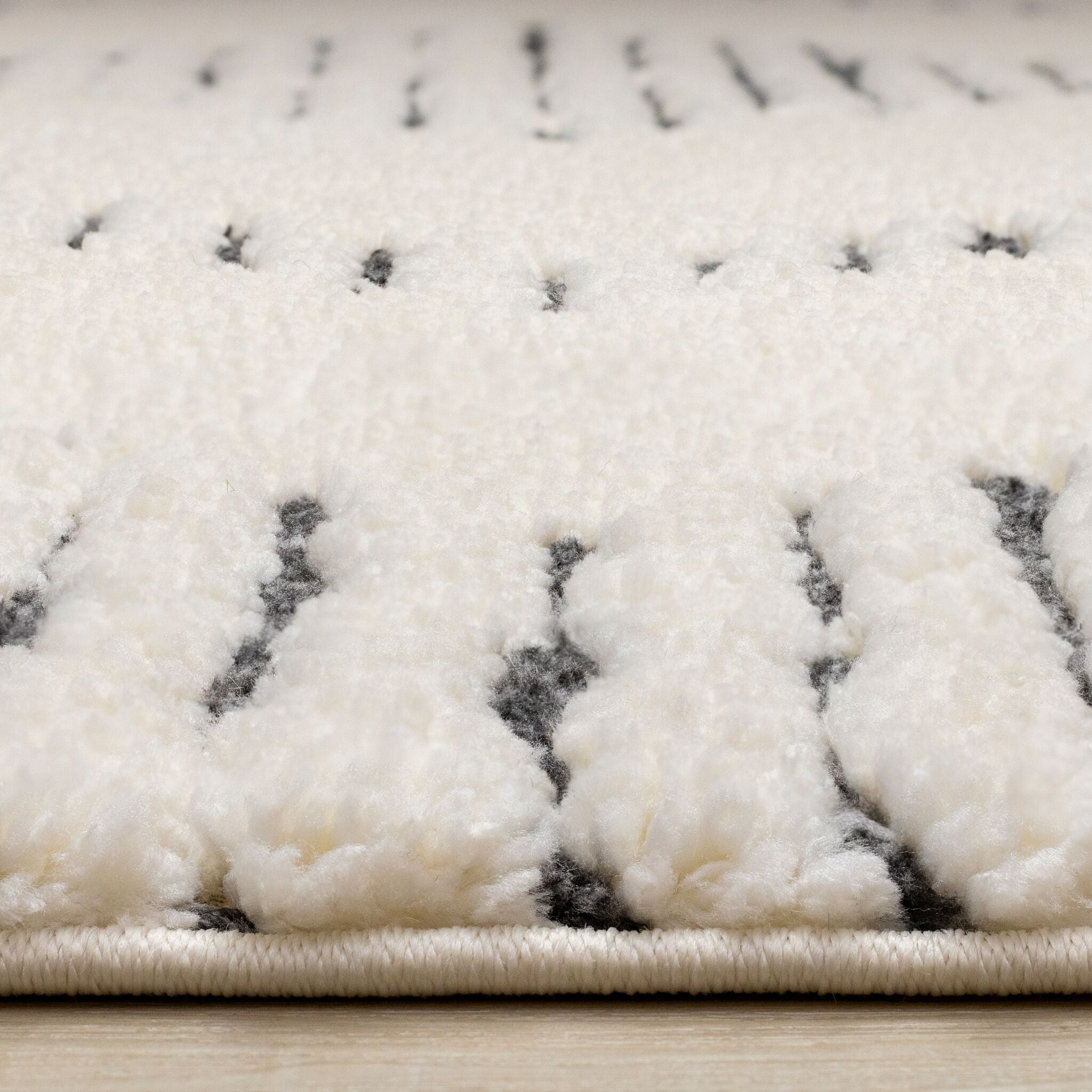 Talia 5'3" x 7'7" Striped Diamond Design Area Rug - Cream, Black