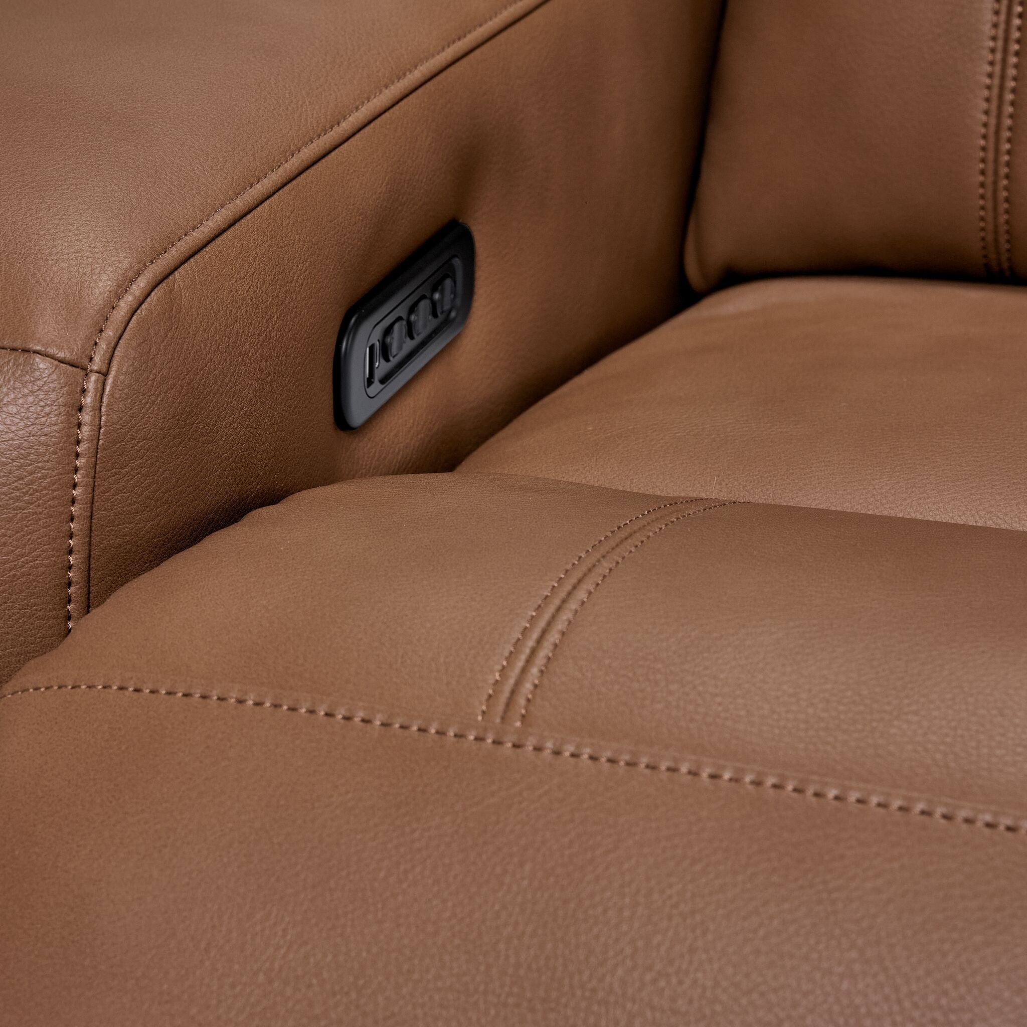 In Harmony - Zeppelin Power Recliner - Tan
