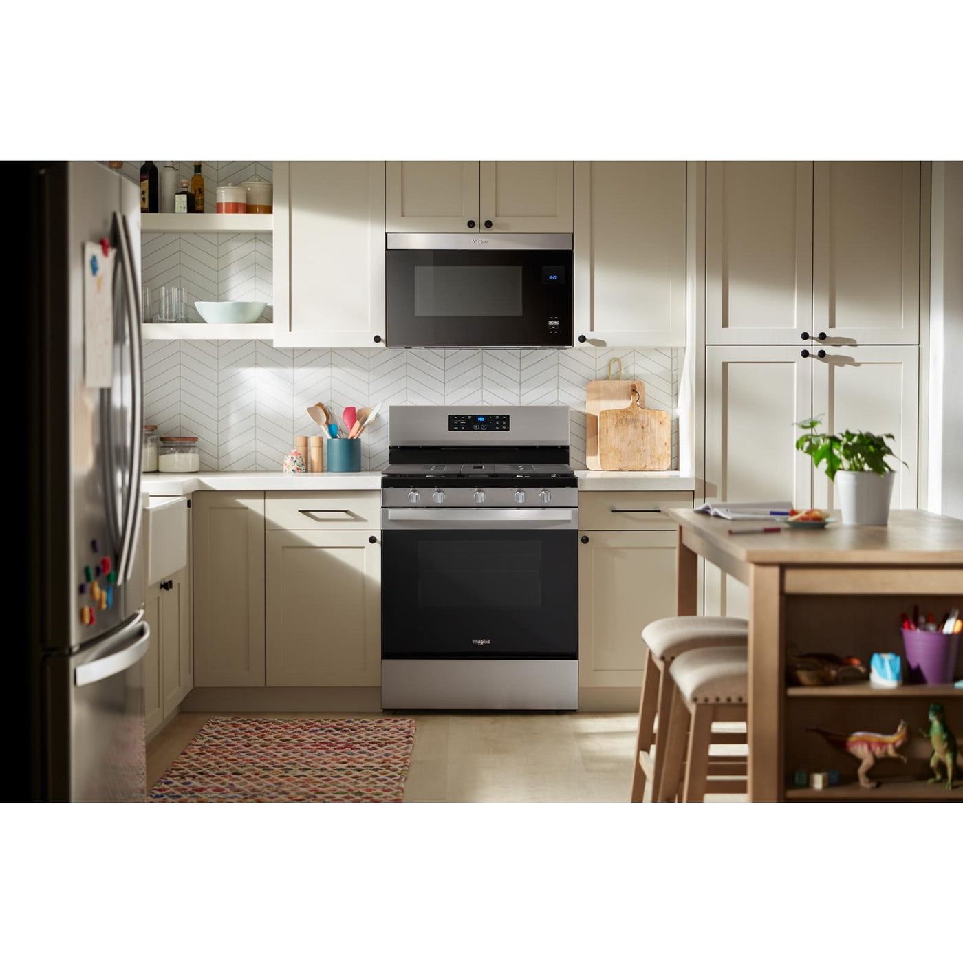 Whirlpool White Freestanding Gas Single Oven Convection Range (5.0 Cu. Ft.) - WFGS4530SW