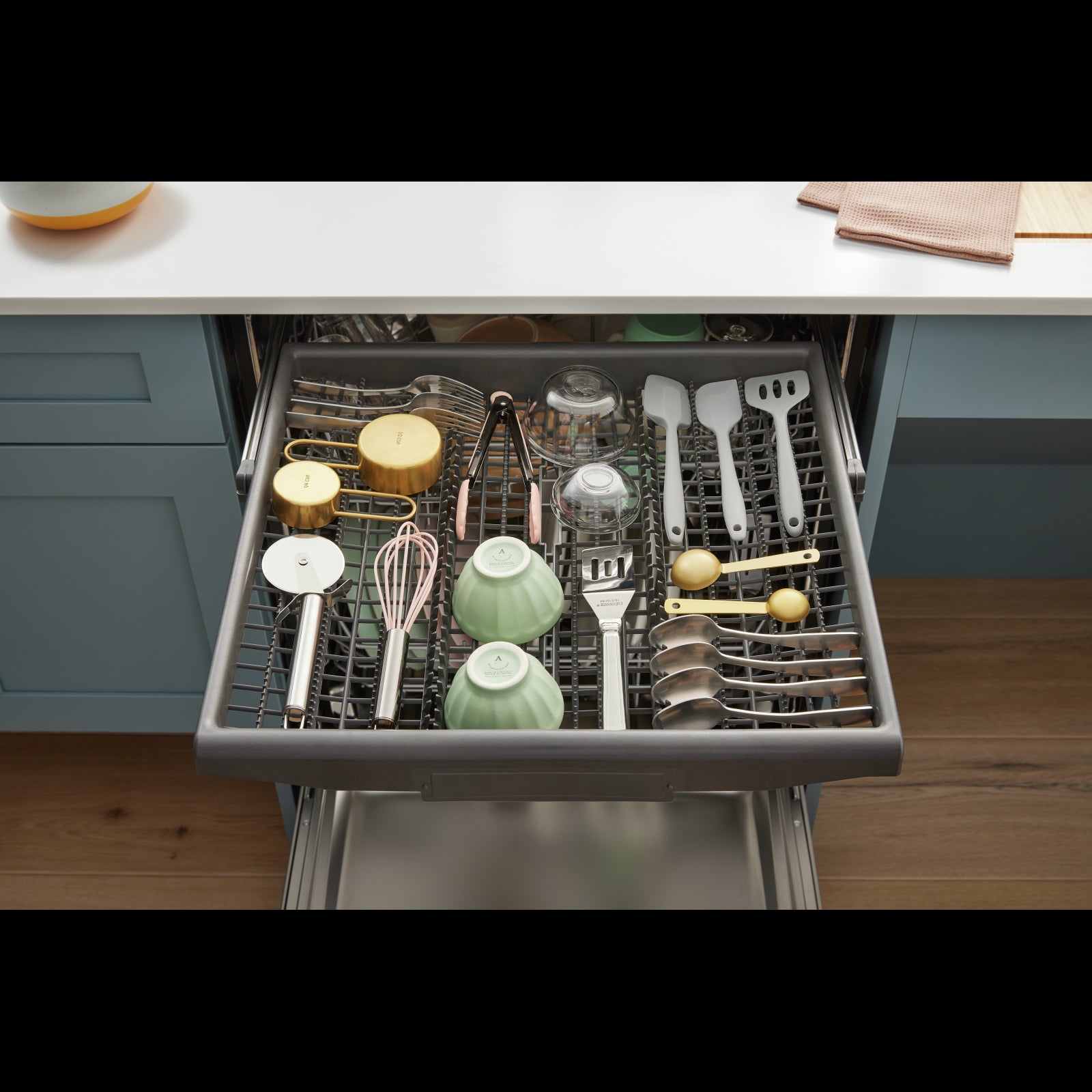 Whirlpool White 24" Built in 3 Rack Dishwasher (44 dBA) - WDT550SAPW