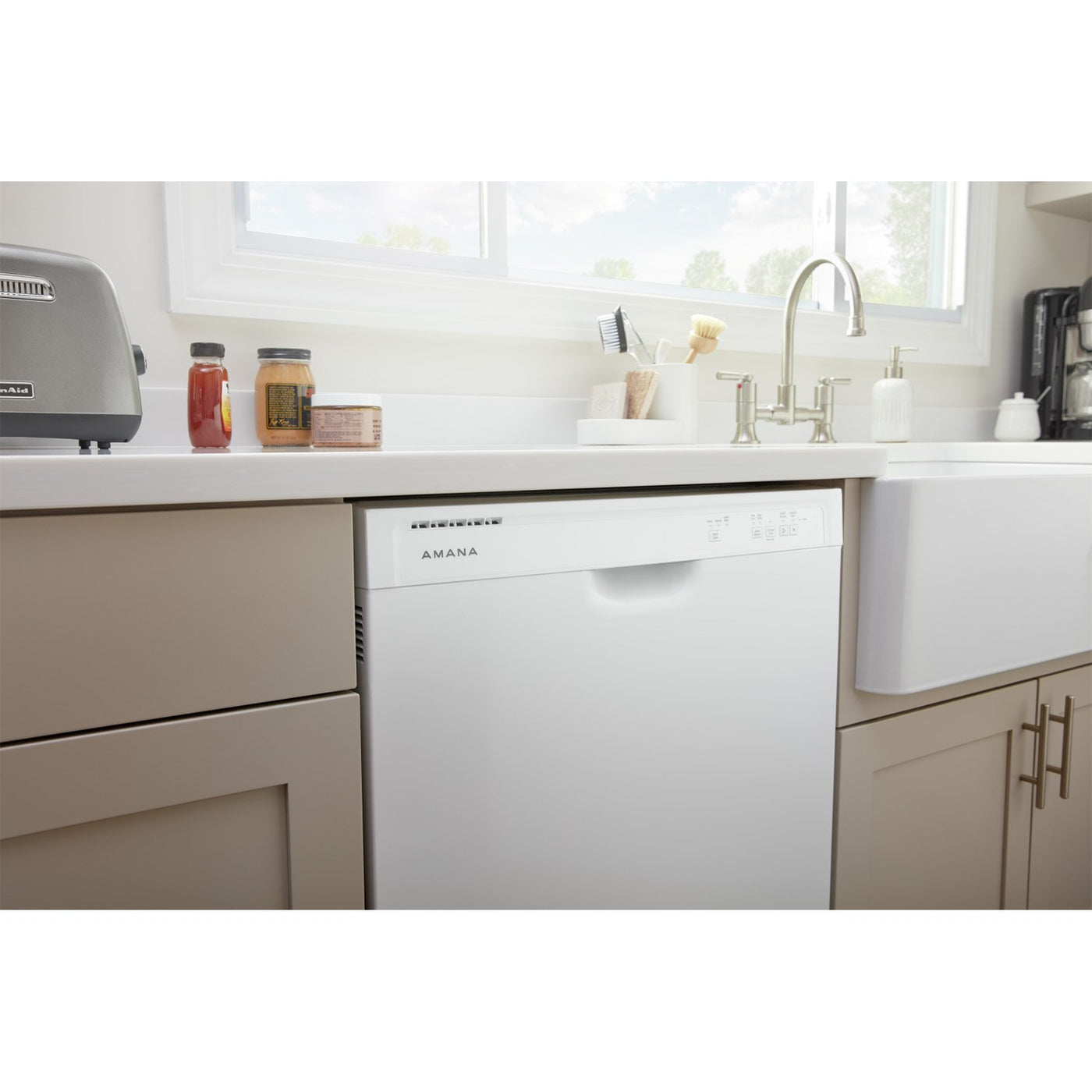 Amana White Dishwasher (59 dBA) - ADB1400AMW