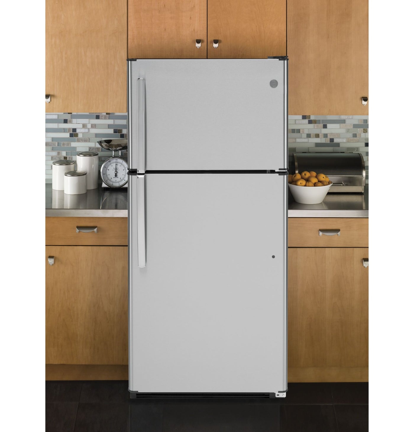 GE Stainless Steel Top-Freezer Refrigerator (18 Cu. Ft.) - GTE18FSLKSS