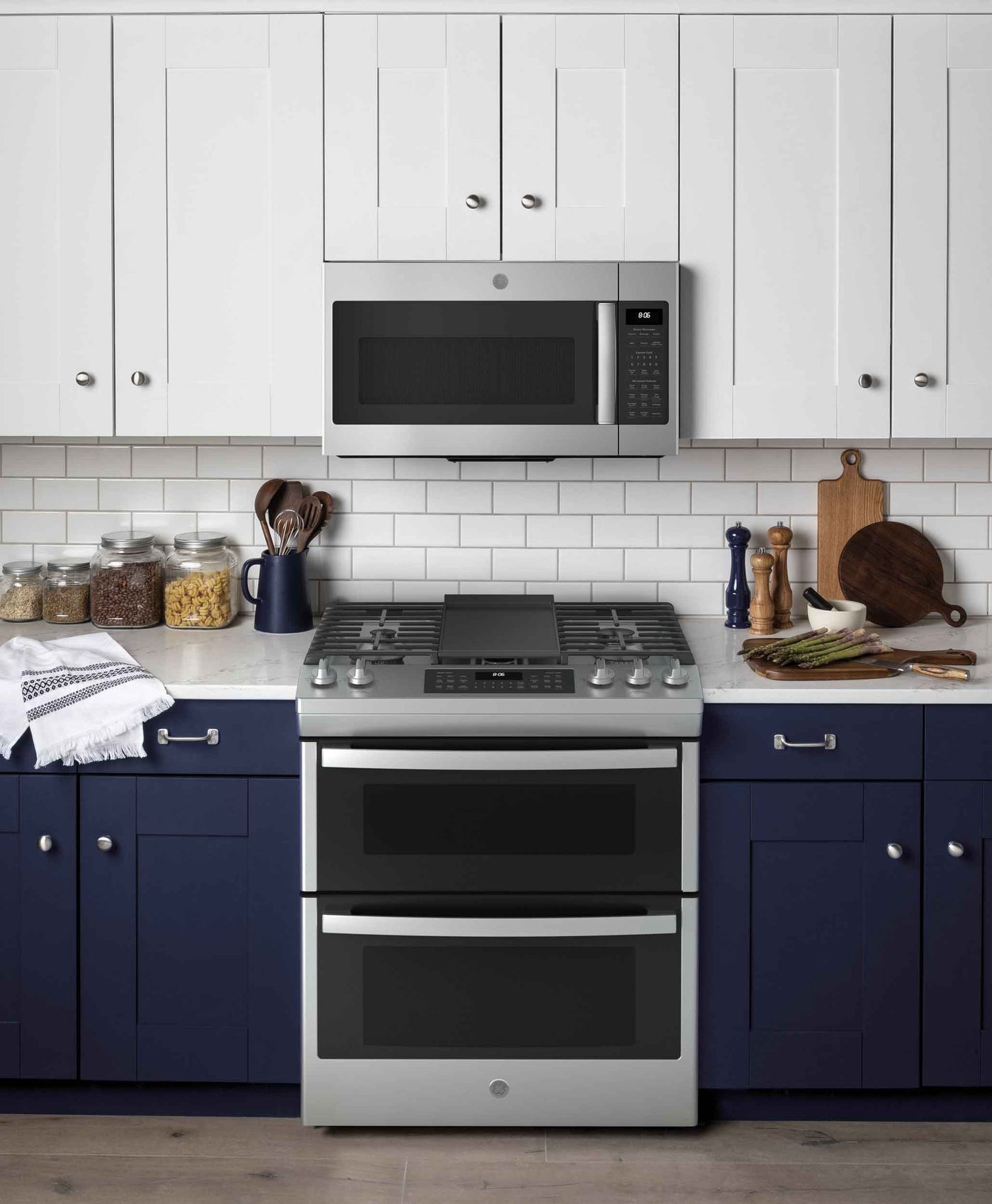 GE Stainless Steel 30" Slide-In Double-Oven Gas Range with Air Fry (6.7 Cu.Ft.) - JCGSS86SPSS