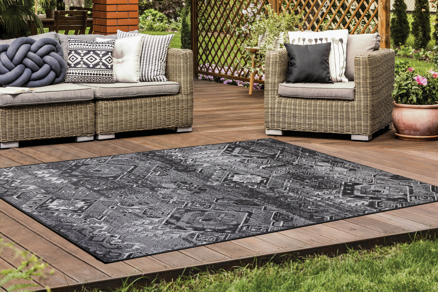 Jango 5'3" X 7'4" Indoor/Outdoor Geometric Rug - Grey Black  Area Rug