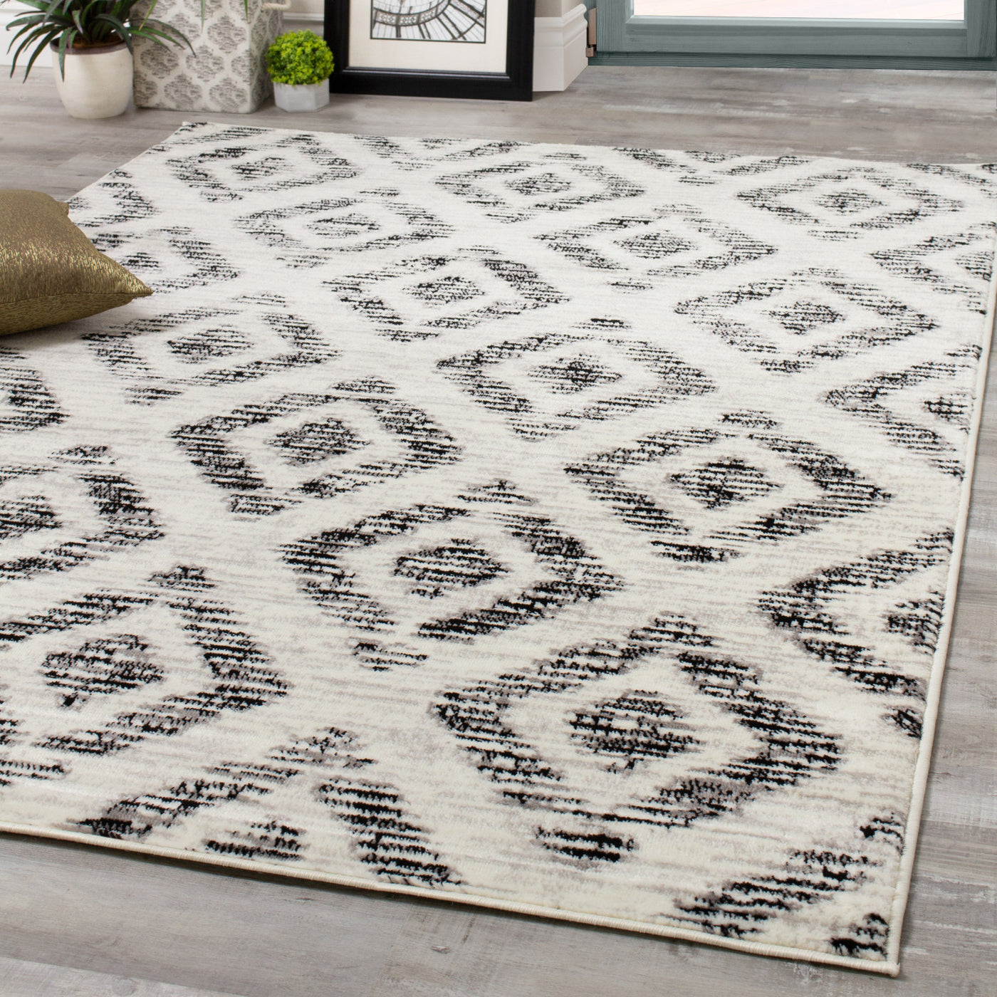 Meridian 5'3" X 7'7" Diamond Distressed Rug - Grey Area Rug