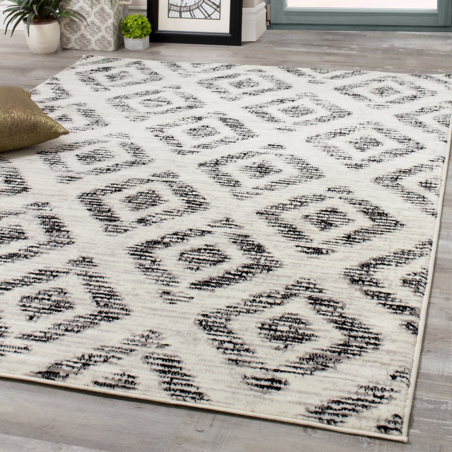 Meridian Diamond Distressed Area Rug - 5' X 8' - Grey