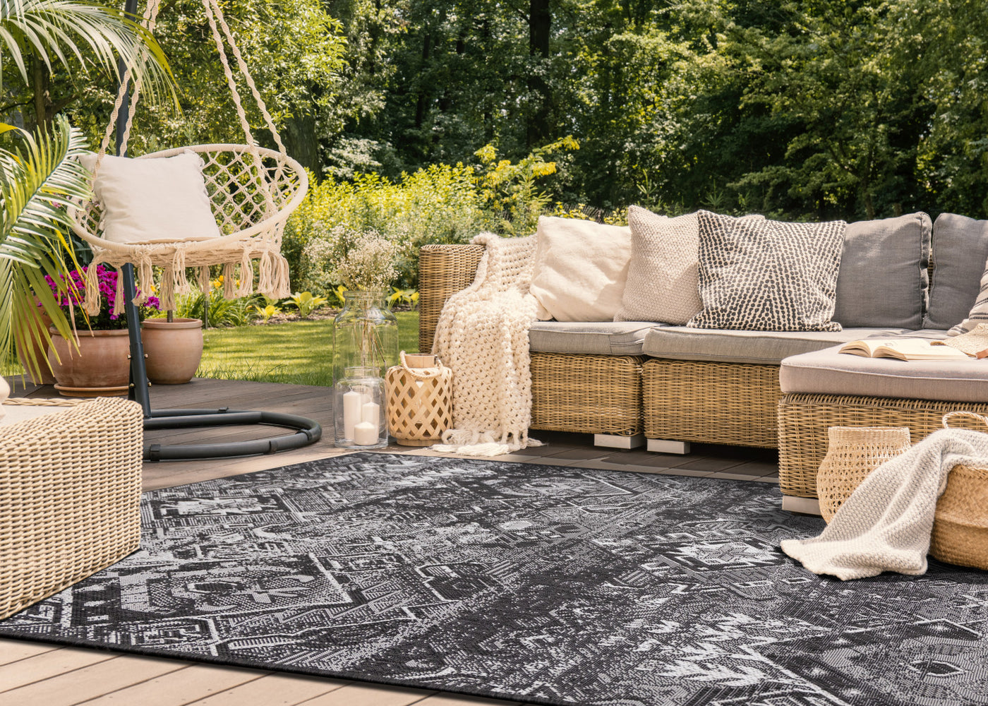 Jango 5'3" X 7'4" Indoor/Outdoor Geometric Rug - Grey Black  Area Rug