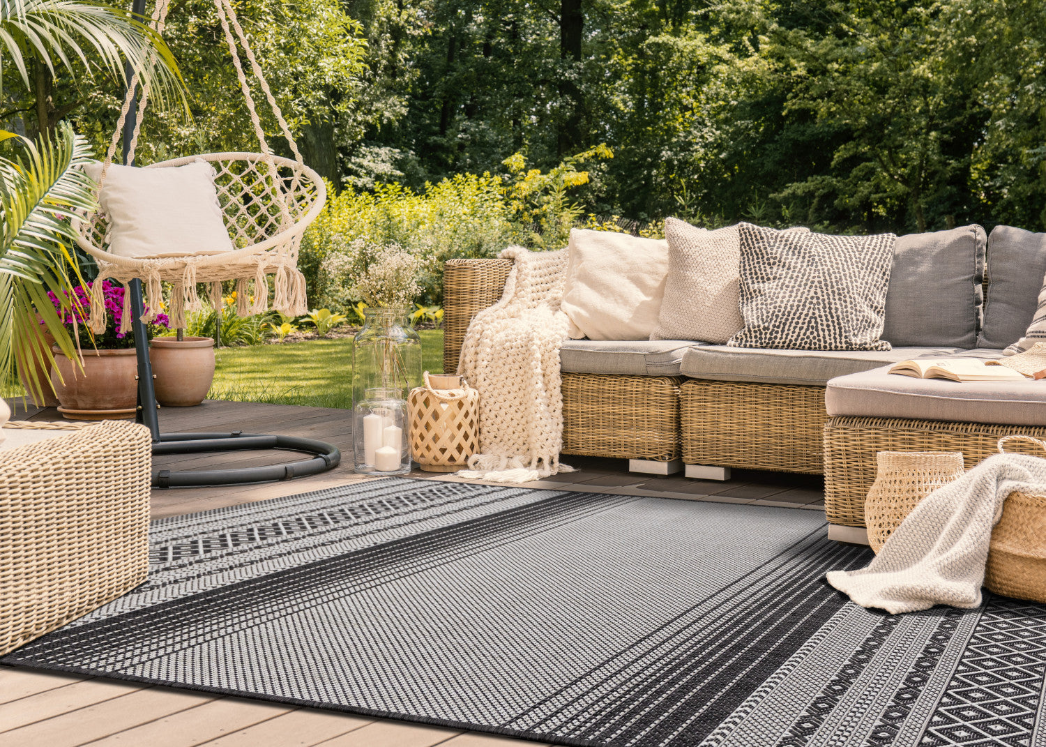 Jango Indoor/Outdoor Tribal Area Rug - 5' X 7' - Grey/Black