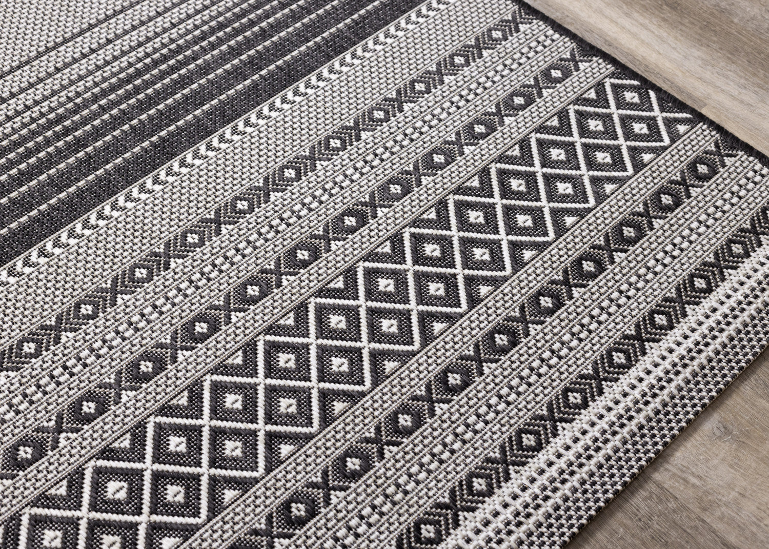 Jango Indoor/Outdoor Tribal Area Rug - 5' X 7' - Grey/Black
