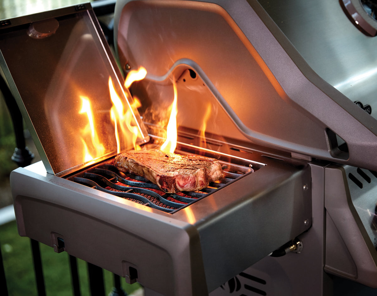 Napoleon Rogue 525 SIB Stainless Steel Propane Gas Grill Barbecue - R525SIBPSS