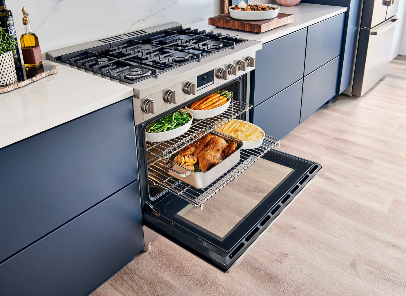 Bosch 36" Industrial Style Gas Range Stainless Steel - HGS8655UC