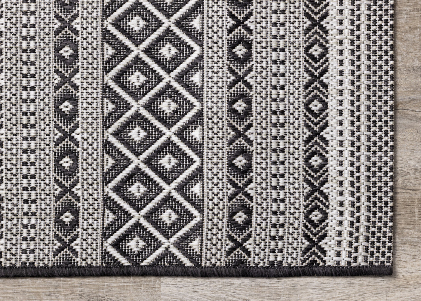Jango 5'3" X 7'4" Indoor/Outdoor Tribal Rug - Grey Black Area Rug