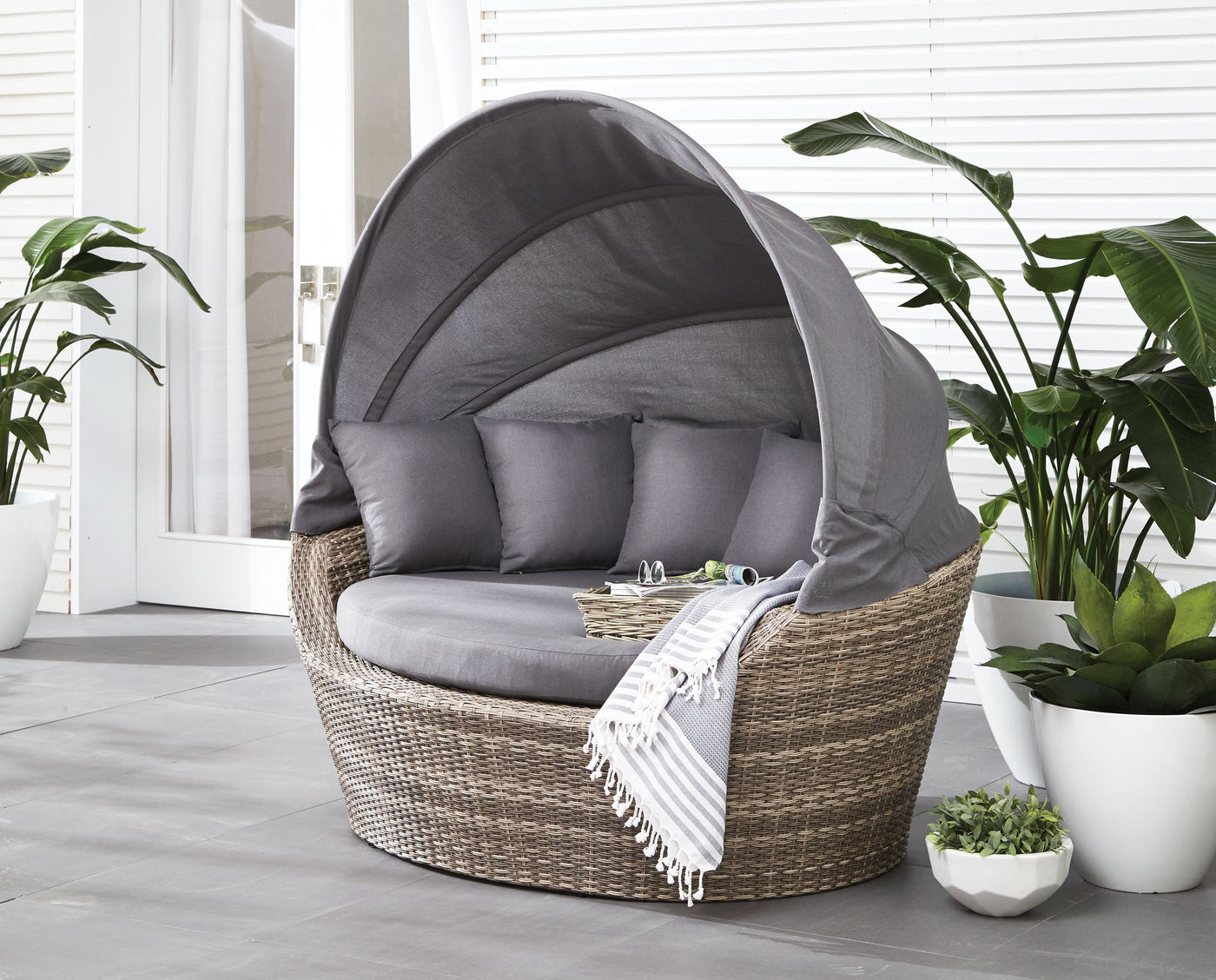 Jonathan Outdoor Patio Daybed - Smokey Grey